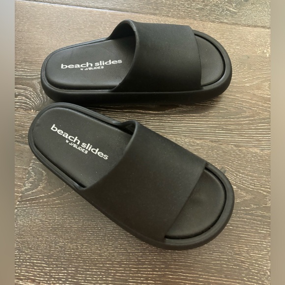 BEACH SLIDES by J/Slides
SQUISH SANDAL - Picture 1 of 4